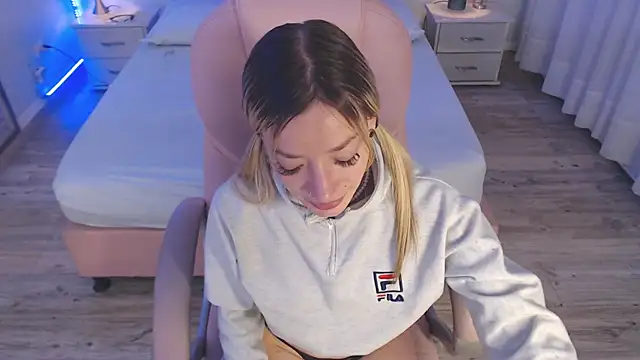 zoe_jones13's cam snapshot