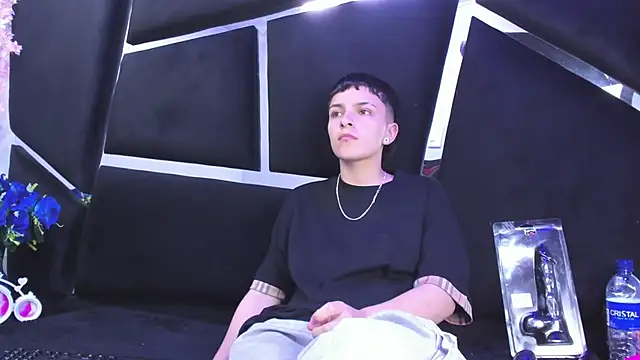 Megan_Thompson_'s cam snapshot