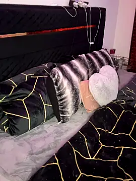 Fiebie_licios's cam snapshot