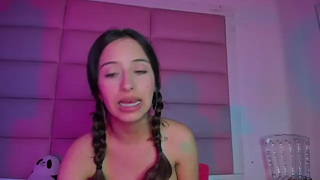 little-Emma's cam snapshot