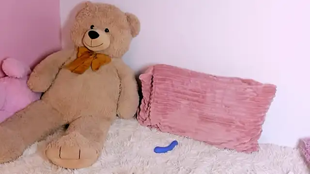 BritanyLin__'s cam snapshot