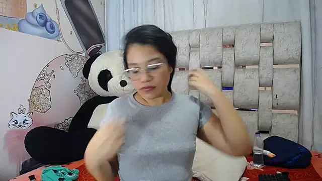 KEYRA-MILLER-'s cam snapshot