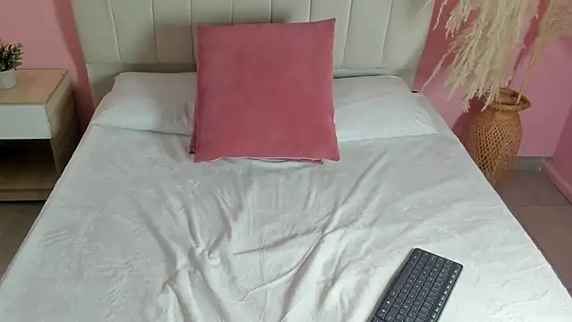 _millyjones_'s cam snapshot