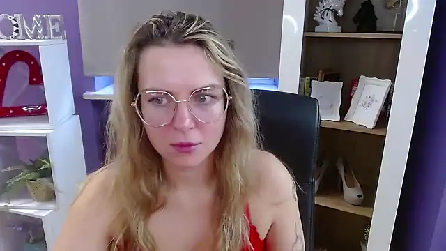 Zoey_Erotic's cam snapshot