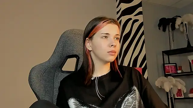 AliceSunday's cam snapshot