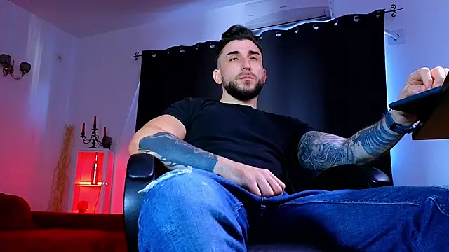 MightyAaron66 live sex cam