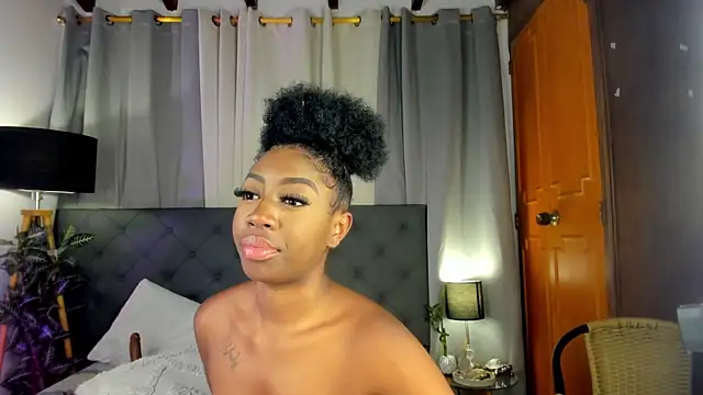 EmaaaBrown_'s cam snapshot