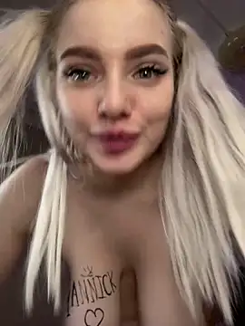 HugeBoobsAlice live sex cam