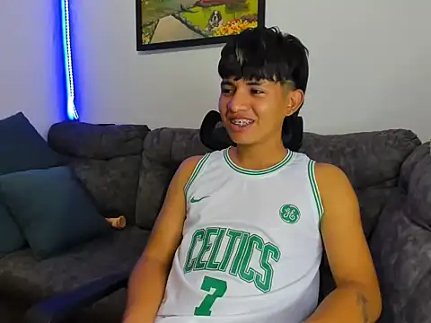 Mikke18 live sex cam