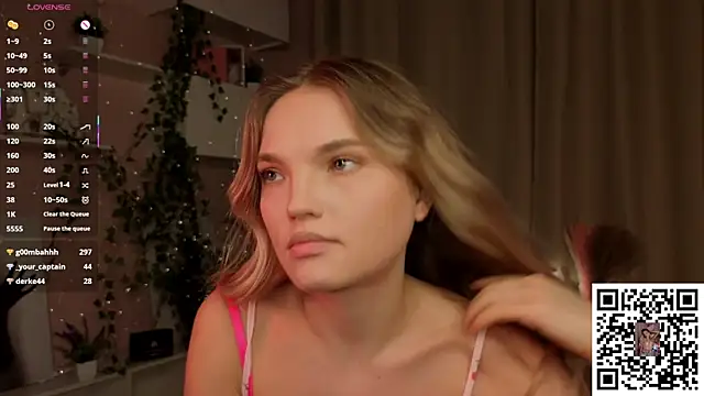 JulieLupo's cam snapshot