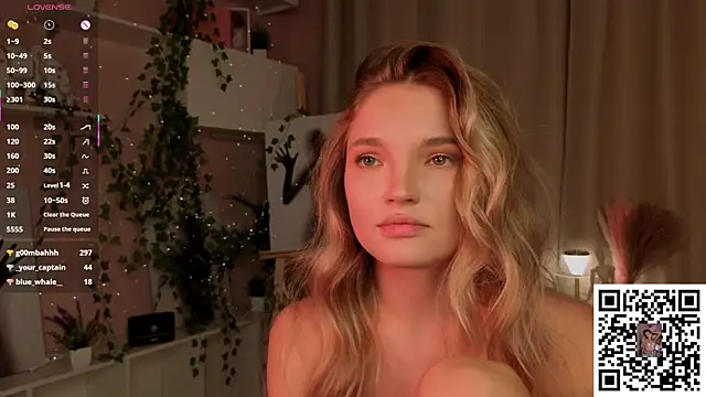 JulieLupo's cam snapshot