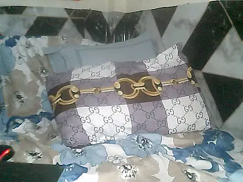 loriepinay46's cam snapshot