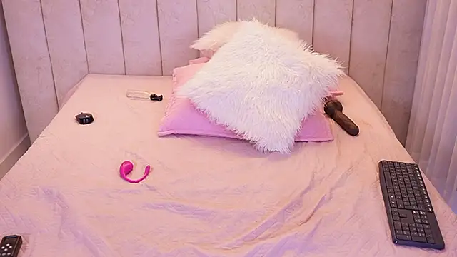 emyli_sw_'s cam snapshot