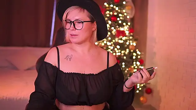 Charming_Daphny's cam snapshot