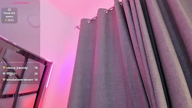 _valeria_saenz_'s cam snapshot