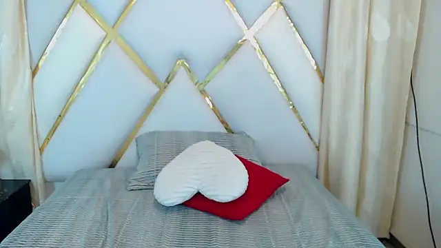 Natasha_Ferrec's cam snapshot