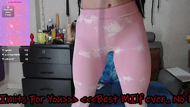 angierot2025's cam snapshot