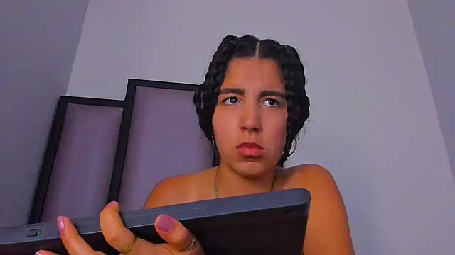 Lucy-23's cam snapshot