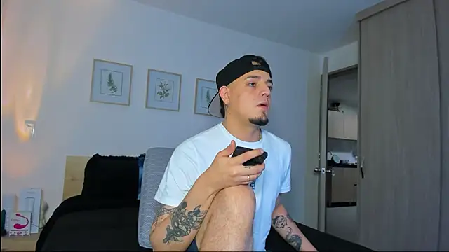 alejandro_calderon1's cam snapshot