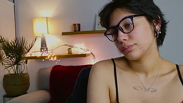 LoraShines's cam snapshot