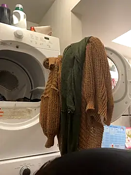 SafeinouterSpace's cam snapshot