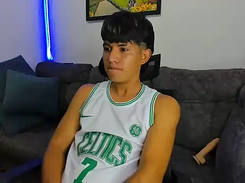 Mikke18 live sex cam