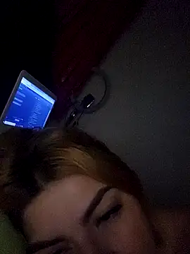 mila_curvy's cam snapshot