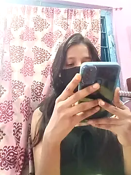 Surbhi-dixit's cam snapshot