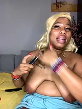 CurvyDesire1's cam snapshot