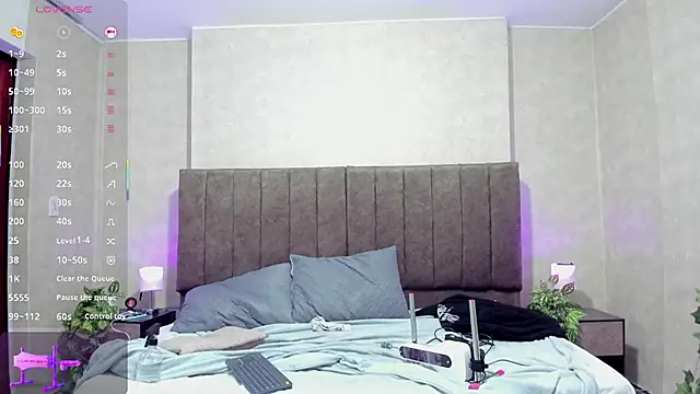 LanaMills_'s cam snapshot