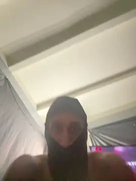 TheRealMrDLlong's cam snapshot