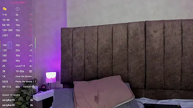 LanaMills_'s cam snapshot