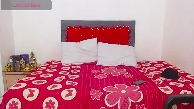 miawhithee's cam snapshot