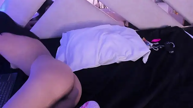 sophie_pariss's cam snapshot