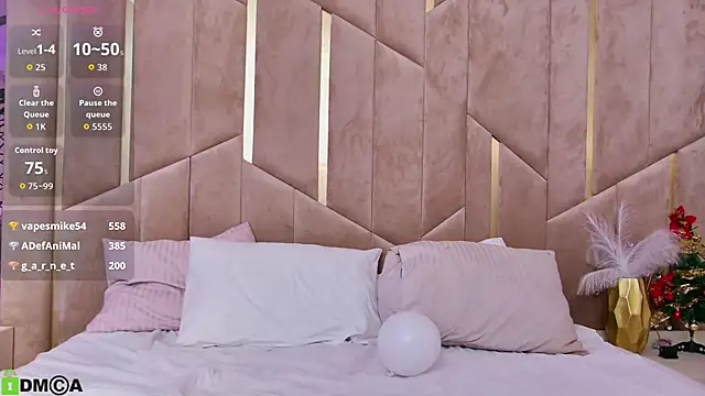 RubyVibe_'s cam snapshot