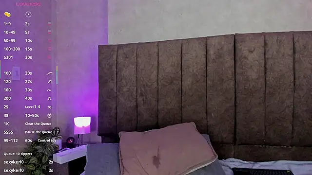 LanaMills_'s cam snapshot