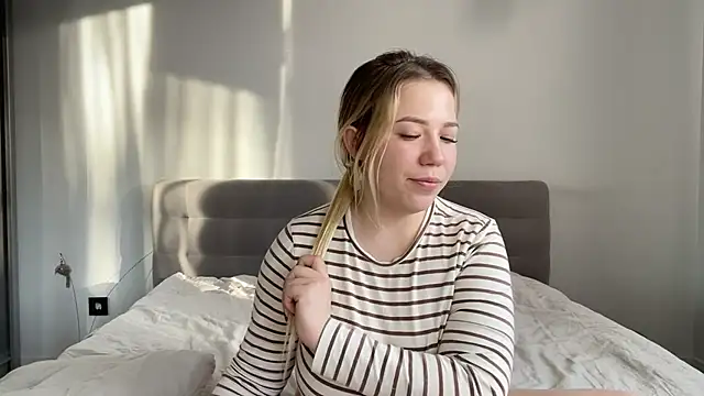 Embersweetbunny's cam snapshot