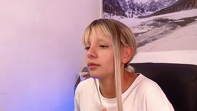 peyton_golden1's cam snapshot