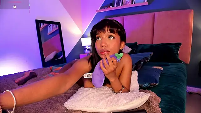 Gigi_Strawberry's cam snapshot