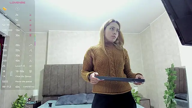 LanaMills_'s cam snapshot