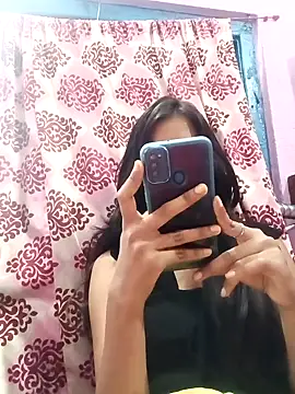 Surbhi-dixit's cam snapshot