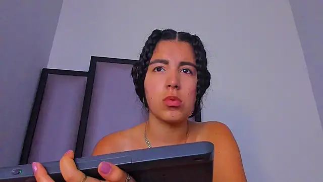 Lucy-23's cam snapshot