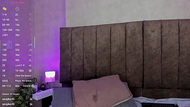 LanaMills_'s cam snapshot