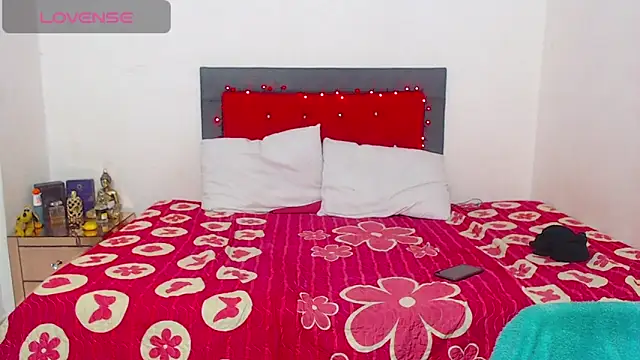 miawhithee's cam snapshot