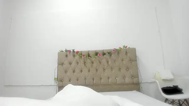 Katey_curvy01's cam snapshot