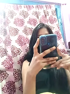 Surbhi-dixit's cam snapshot