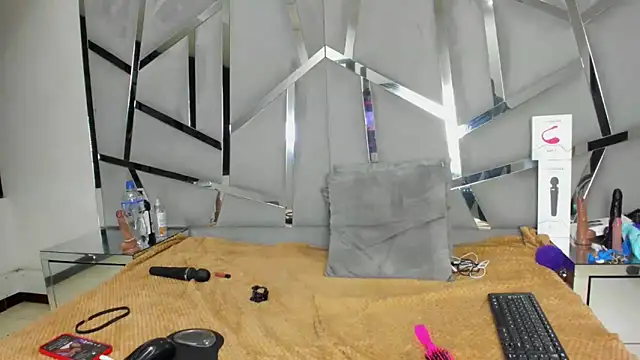 Catherinee69_x's cam snapshot