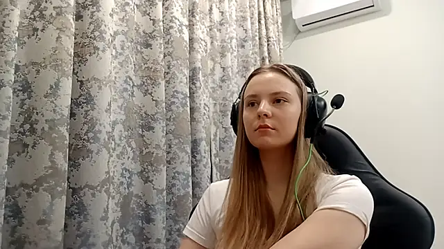 CrackShirker's cam snapshot