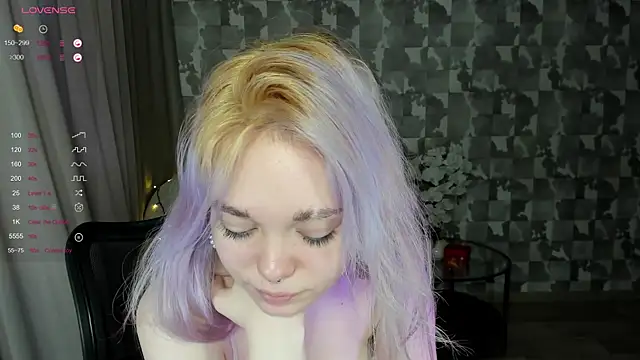 AnnAdison's cam snapshot