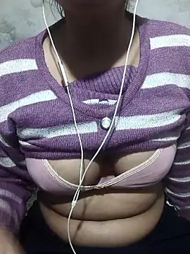 SubmissiveKaur's cam snapshot